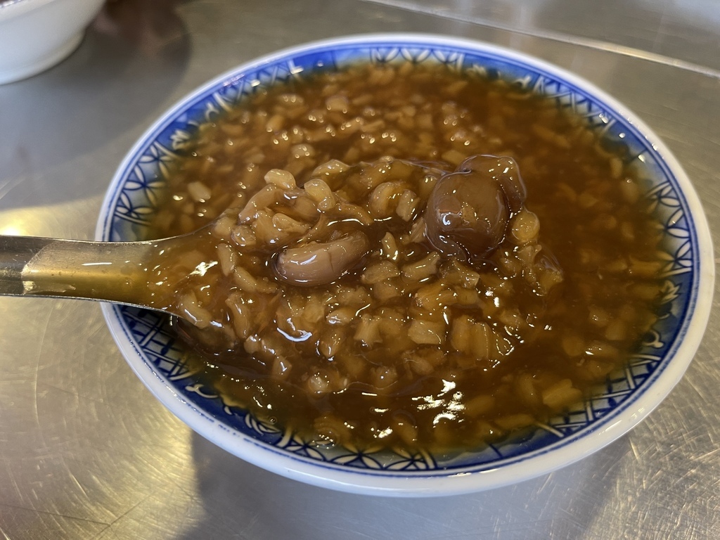 台北萬華美食阿猜嬤甜湯傳承58年的古早味暖冬必吃米糕桂圓粥